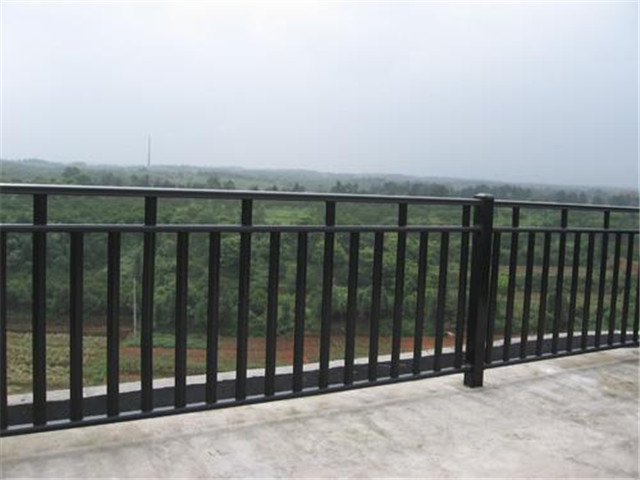 鋅鋼陽臺(tái)護(hù)欄