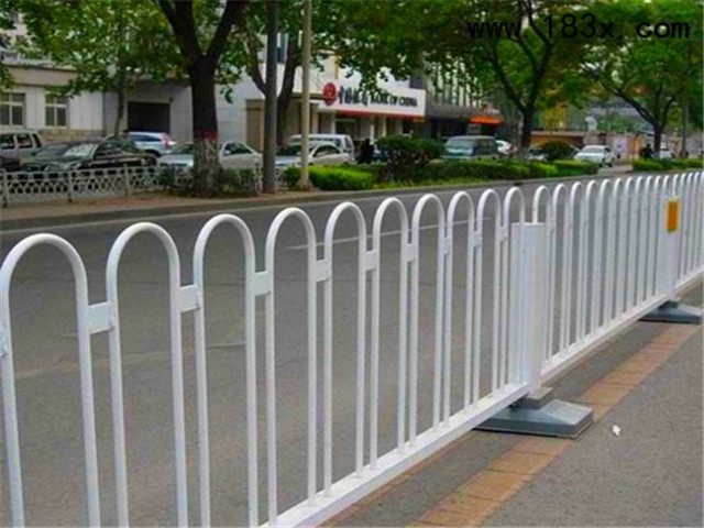 鋅鋼道路護欄圖片4 鋅鋼道路護欄圖片4